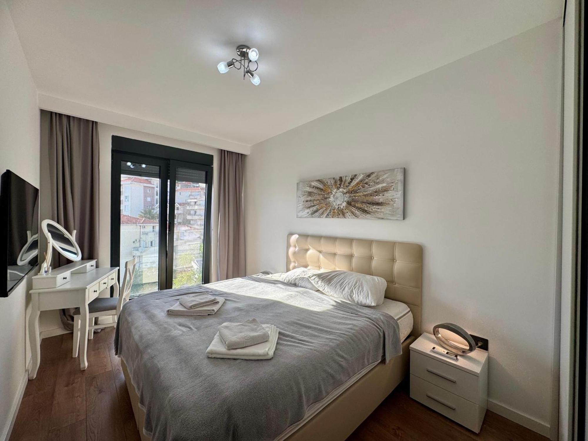 Royal Pool Elia Residnece Budva