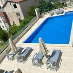 Royal Pool Elia Residnece