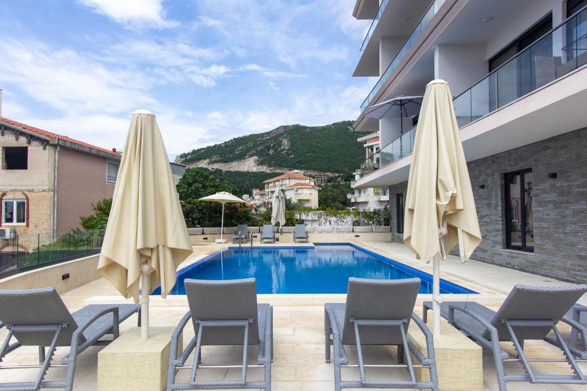 Apartment Royal Pool Elia Residnece