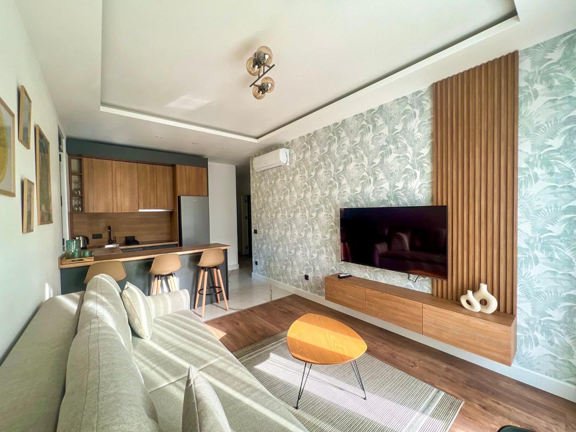 Royal Pool Elia Residnece Budva